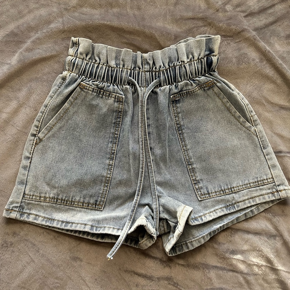 Shorts w/ Scrunched Ruffles